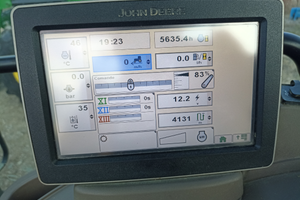 John Deere 6105 R con pala