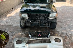 Paraurti anteriore pajero sport 2002