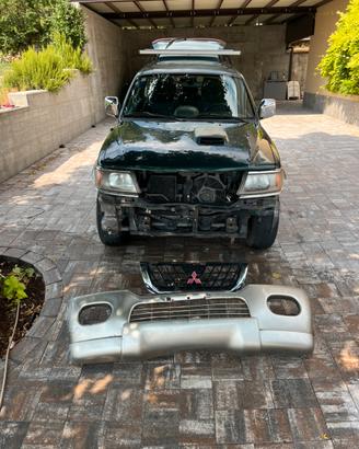 Paraurti anteriore pajero sport 2002
