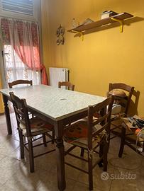 Tavolo con sedie per cucina