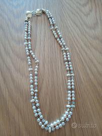 Collana perle finte con chiusura a fiocco metallo