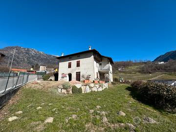 Casa indipendente con giardino