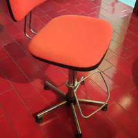 Sgabello rotante e schienale