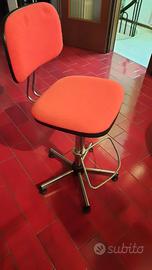 Sgabello rotante e schienale