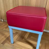 Sgabello basso in finta pelle