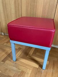 Sgabello basso in finta pelle