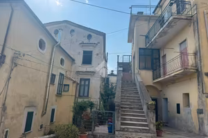 CASA SEMINDIPENDENTE A GIFFONI SEI CASALI