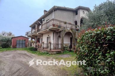 VILLINO IN BIFAMILIARE SU DI UN UNICO LIVELLO