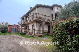 VILLINO IN BIFAMILIARE SU DI UN UNICO LIVELLO