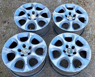 Cerchi in lega Alfa Romeo R16