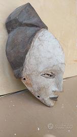 Maschera africana “volto bianco” stile Punu/Fang