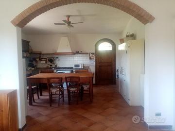 Appartamento in colonica con giardino