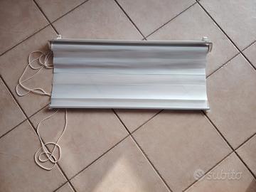 Tenda avvolgibile senza perforare