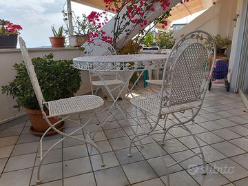 Splendido Tavolo in ferro battuto bianco + 4 sedie