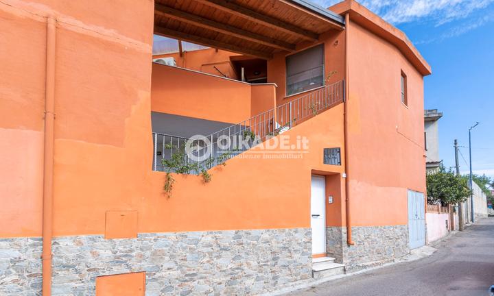 Indipendente con cortile e garage a Dolianova