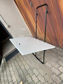 Tavolo pieghevole a parete