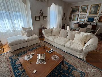 Divano Classico di Lusso, damascato. Roche Bobois