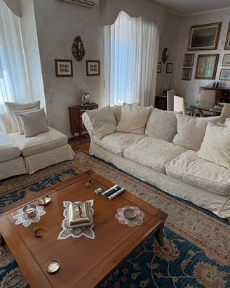 Divano Classico di Lusso, damascato. Roche Bobois