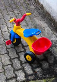 triciclo giocattolo 