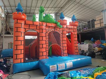 Gioco gonfiabile castello con scivolo 6x5x4,5 H