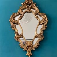 Specchio con cornice dorata