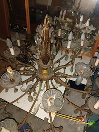 Grande lampadario d'epoca in bronzo e cristallo