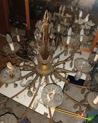 Grande lampadario d'epoca in bronzo e cristallo