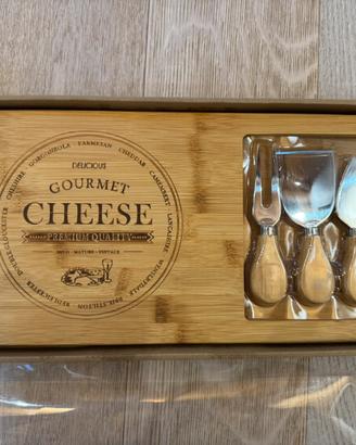 Tagliere formaggio in bamboo. Coltelli Koopman