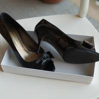 scarpe in vernice nera