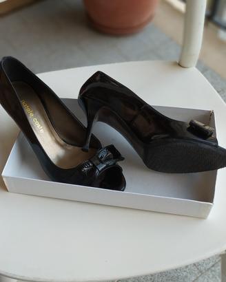 scarpe in vernice nera