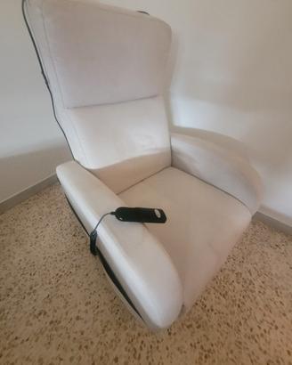 Poltrona motorizzata chateau d ax con telecomando 