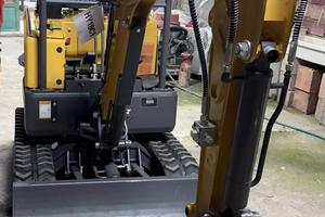 Mini escavatore 18 quintali