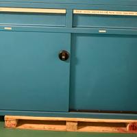 Armadio con ante scorrevoli e cassetti