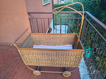 Culla in vimini 50x90x60 anni 60