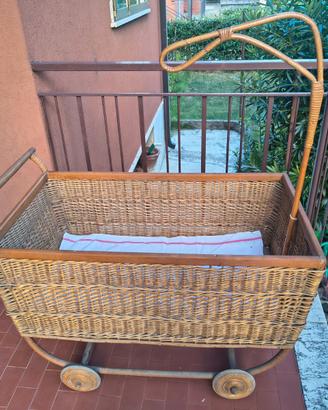 Culla in vimini 50x90x60 anni 60