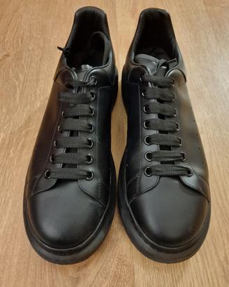 Scarpe in pelle nera Alexander McQueen