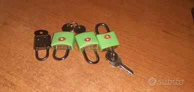 lucchetti  con chiavi per valigie