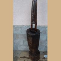 Pestello in legno di epoca 800