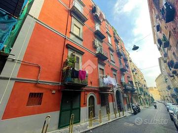 2 LOCALI A NAPOLI