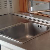 Lavello cucina con miscelatore Tutto di design