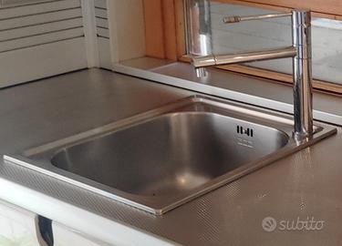 Lavello cucina con miscelatore Tutto di design