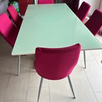 Tavolo in vetro con  sei sedie molto comode