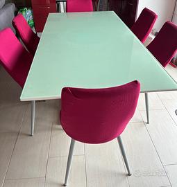 Tavolo in vetro con  sei sedie molto comode