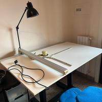 Tavolo da disegno tecnigrafo e sgabello