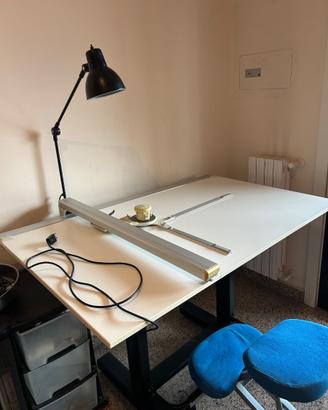 Tavolo da disegno tecnigrafo e sgabello