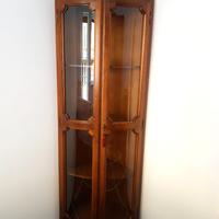 Vetrina angolare elegante vintage