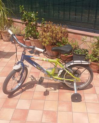 BICICLETTA A ROTELLE COME NUOVA E FUNZIONANTE 