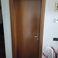 Porte in legno noce. 