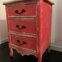 Comodino stile provenzale