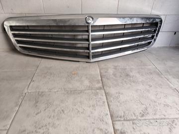 Griglia e stemma - Mercedes C220 SW